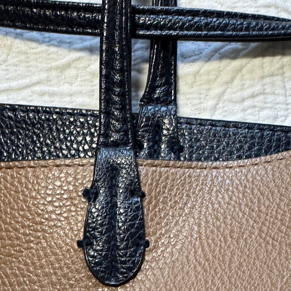REVERSIBLE Bella of Cape Cod Taupe and Navy Leather Tote Bag with Navy Straps - Picture 9 of 15
